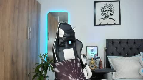 alannaughty_ online show from May 4, 8:26 pm