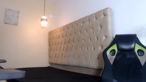 alantrickz365 online show from October 14, 7:22 am