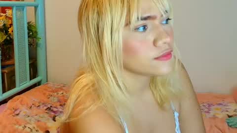 Snapshot of alaska_drew chatting on October 18, 4:49 am Alaska online show from October 18, 4:49 am