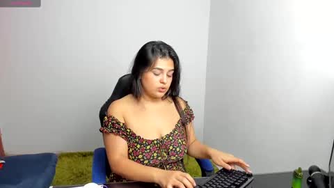 Snapshot of alayasmile chatting on March 7, 1:20 am Alaya online show from March 7, 1:20 am