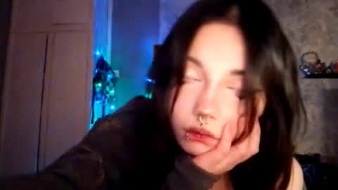 Snapshot of alberthamazierski chatting on October 17, 5:39 pm alberthamazierski online show from October 17, 5:39 pm