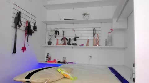 Snapshot of alejandra_dunn chatting on September 18, 5:28 pm Alejandra online show from September 18, 5:28 pm
