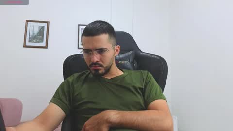 alejandroo_7 online show from November 22, 4:05 pm