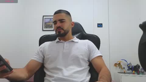 alejandroo_7 online show from July 8, 6:22 pm