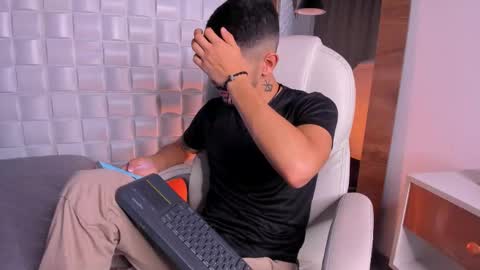 Alejo  online show from November 23, 3:15 am