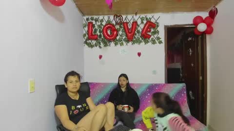 Snapshot of alejita_smithh chatting on February 25, 12:27 pm zoe and Kataleya online show from February 25, 12:27 pm