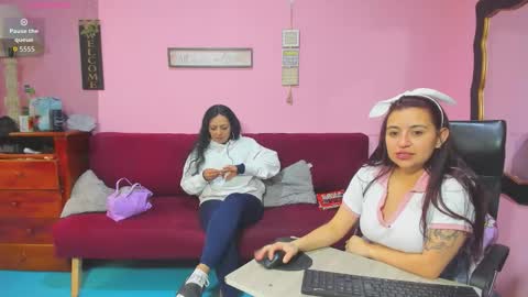 Snapshot of alejita_smithh chatting on November 1, 8:52 pm zoe and Kataleya online show from November 1, 8:52 pm