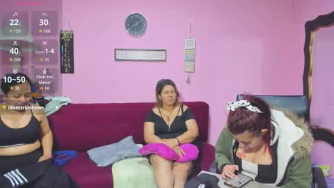 Snapshot of alejita_smithh chatting on October 14, 1:08 am zoe and Kataleya online show from October 14, 1:08 am