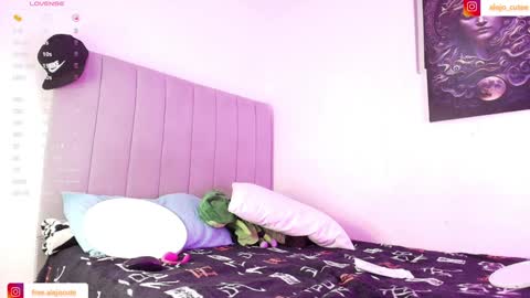 Snapshot of alejo_cute chatting on December 30, 11:49 pm alejo_cute online show from December 30, 11:49 pm