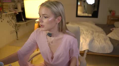 Lexi online show from November 2, 4:01 am