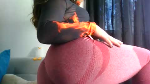 QUEEN OFF MILk  IM BACK  15 NOV online show from June 25, 6:24 pm