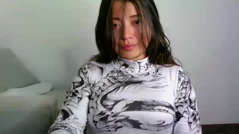 QUEEN OFF MILk  IM BACK  15 NOV online show from May 1, 5:29 pm