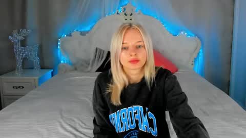 alessakiss online show from May 4, 2:07 am