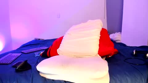 ALESSANDRO  WYE online show from December 3, 6:47 am