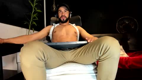 ALESSANDRO  WYE online show from March 12, 5:55 am