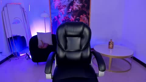 ALESSA ROMERO  online show from April 23, 7:59 pm