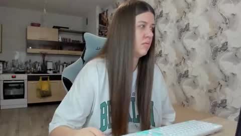 Aletta Oushen online show from November 20, 12:15 pm