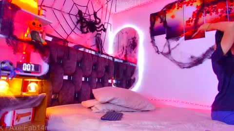 sneider online show from November 4, 9:05 pm