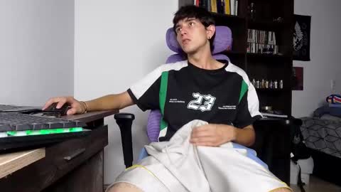 alex_connorr online show from November 8, 10:57 pm