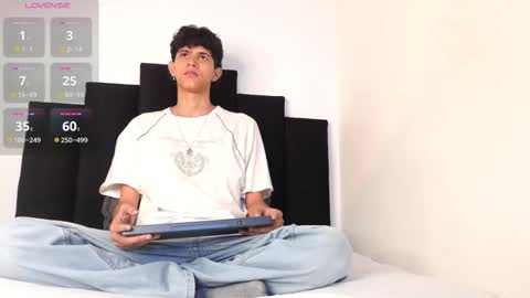 alex_mark_ online show from December 22, 1:07 pm