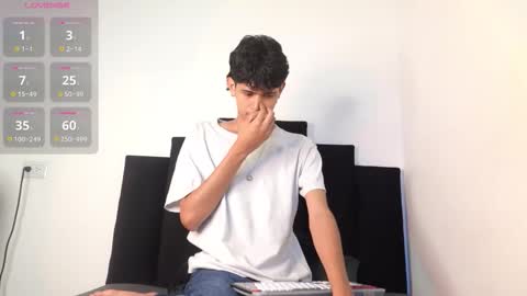 alex_mark_ online show from December 3, 7:14 pm