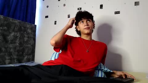 alex_mark_ online show from April 30, 7:08 pm