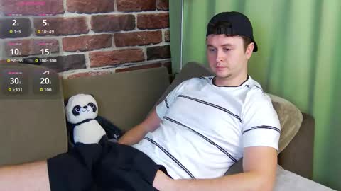 Snapshot of alex_onelove chatting on October 20, 7:35 am Alex online show from October 20, 7:35 am