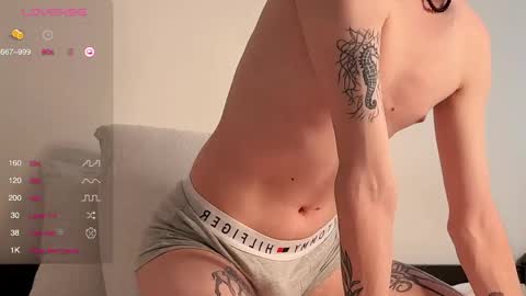 alex_schafer online show from April 25, 5:20 am