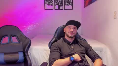 Alexander Jaz online show from June 15, 2:25 am