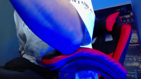 alexgiraldo__ online show from April 25, 4:36 am