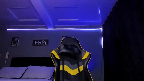 alexgiraldo__ online show from November 25, 7:29 am