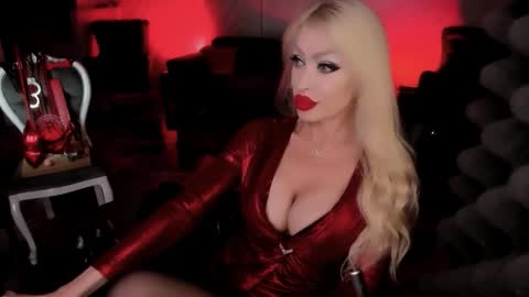 Snapshot of alfa_female chatting on September 8, 4:39 pm AlfaFemale online show from September 8, 4:39 pm