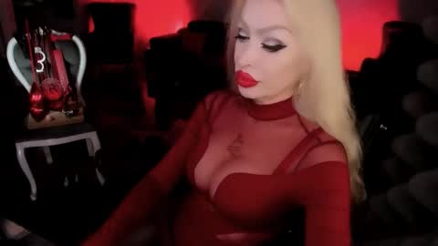Snapshot of alfa_female chatting on September 19, 4:11 pm AlfaFemale online show from September 19, 4:11 pm