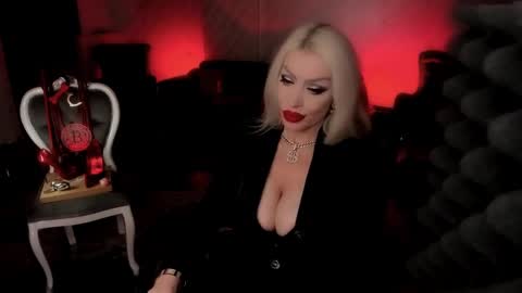 Snapshot of alfa_female chatting on December 20, 4:09 am AlfaFemale online show from December 20, 4:09 am