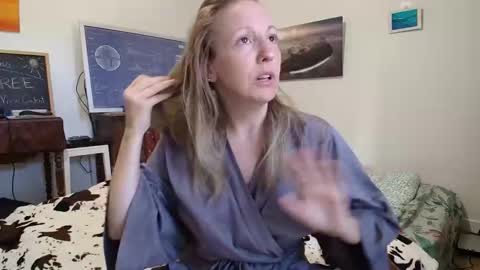 Snapshot of alice8363 chatting on October 8, 7:14 am Alice online show from October 8, 7:14 am