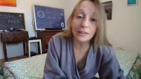 Snapshot of alice8363 chatting on September 17, 8:40 am Alice online show from September 17, 8:40 am
