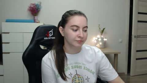 Alice online show from November 30, 6:04 pm