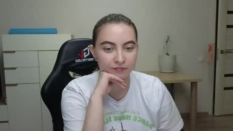 Alice online show from April 23, 4:19 pm
