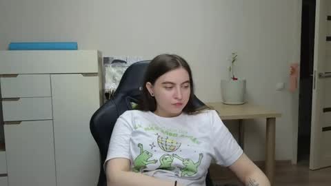 Alice online show from April 29, 6:57 pm