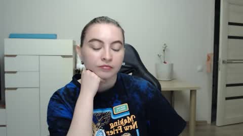 Alice online show from June 19, 5:41 pm