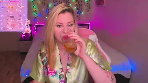 Alice   Miss online show from December 3, 7:06 pm