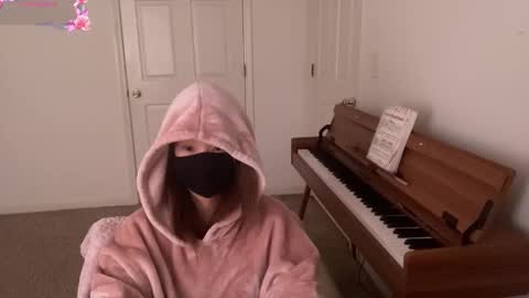 Alice Lee online show from March 1, 12:15 am