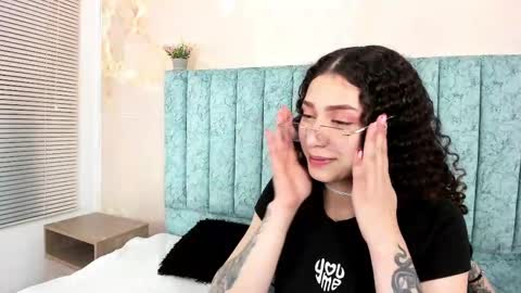 alice and amber online show from February 11, 10:03 am