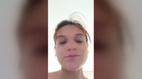 Alicia online show from May 2, 5:52 pm