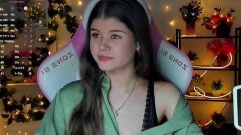 Snapshot of alice_tails chatting on October 9, 7:19 pm Alice online show from October 9, 7:19 pm