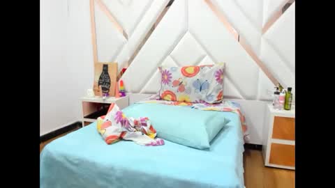 alicecat01 online show from December 21, 1:01 am