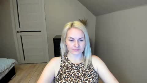 Snapshot of alicee__grace chatting on February 21, 7:43 pm Alicee online show from February 21, 7:43 pm