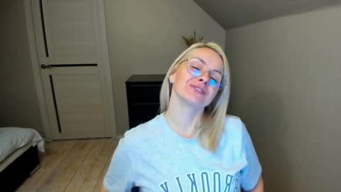 Snapshot of alicee__grace chatting on February 25, 7:38 pm Alicee online show from February 25, 7:38 pm