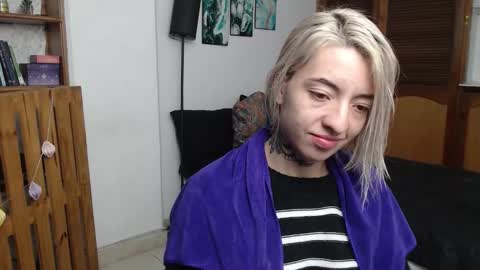 alicee_logan_ online show from March 9, 1:54 am