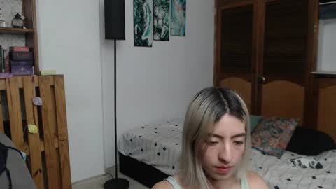 alicee_logan_ online show from June 19, 1:44 am